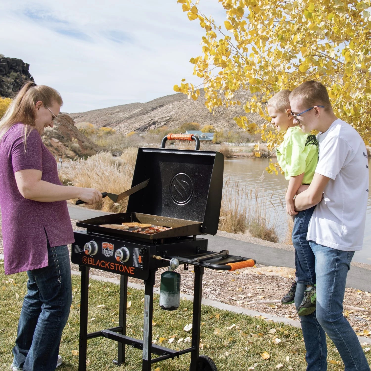 Blackstone on the Go 2 - Burner 22" Cart Griddle with Folding Legs