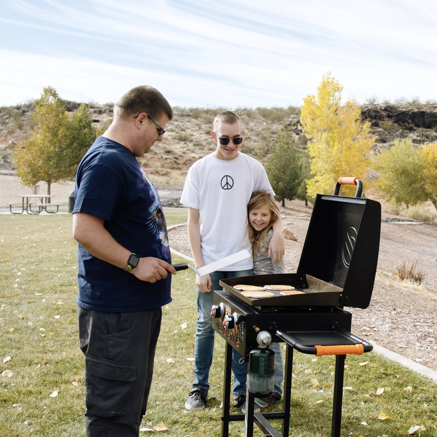 Blackstone on the Go 2 - Burner 22" Cart Griddle with Folding Legs