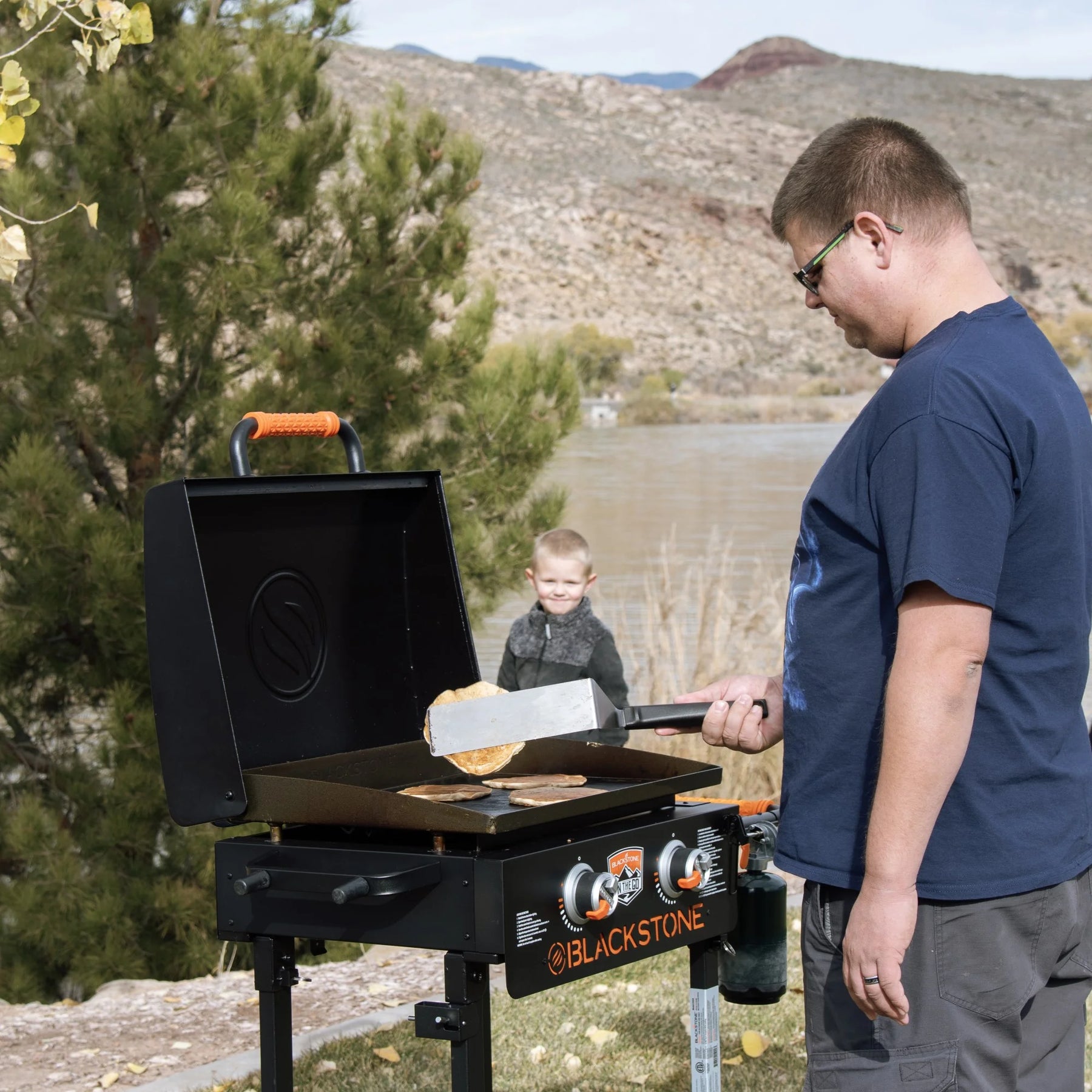Blackstone on the Go 2 - Burner 22" Cart Griddle with Folding Legs